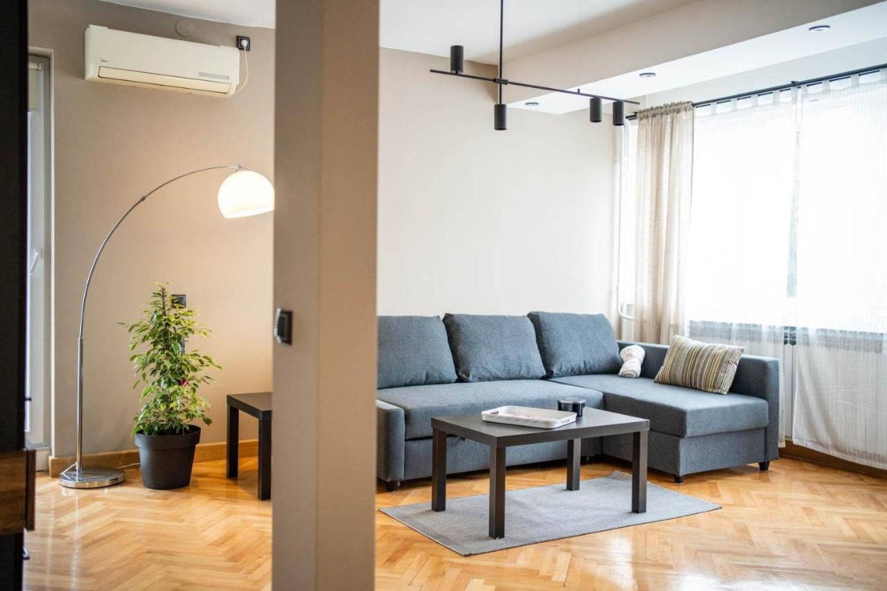Apartment Dora *